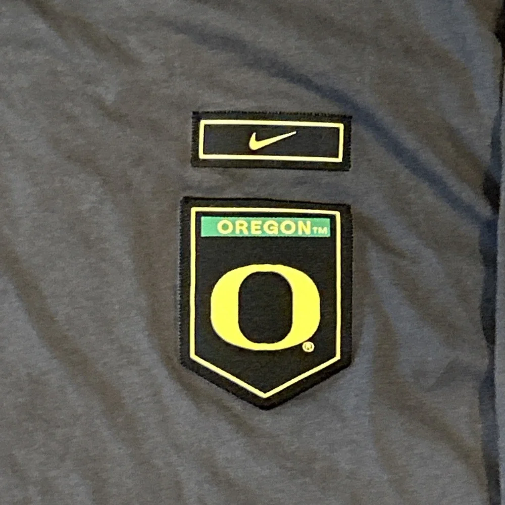 Nike Oregon Ducks Military Long Sleeve Hoodie T-Shirt Mens Large Grey DN1722-060